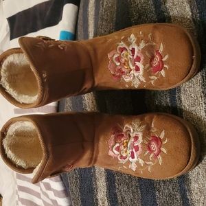 Womans fuzzy booties
